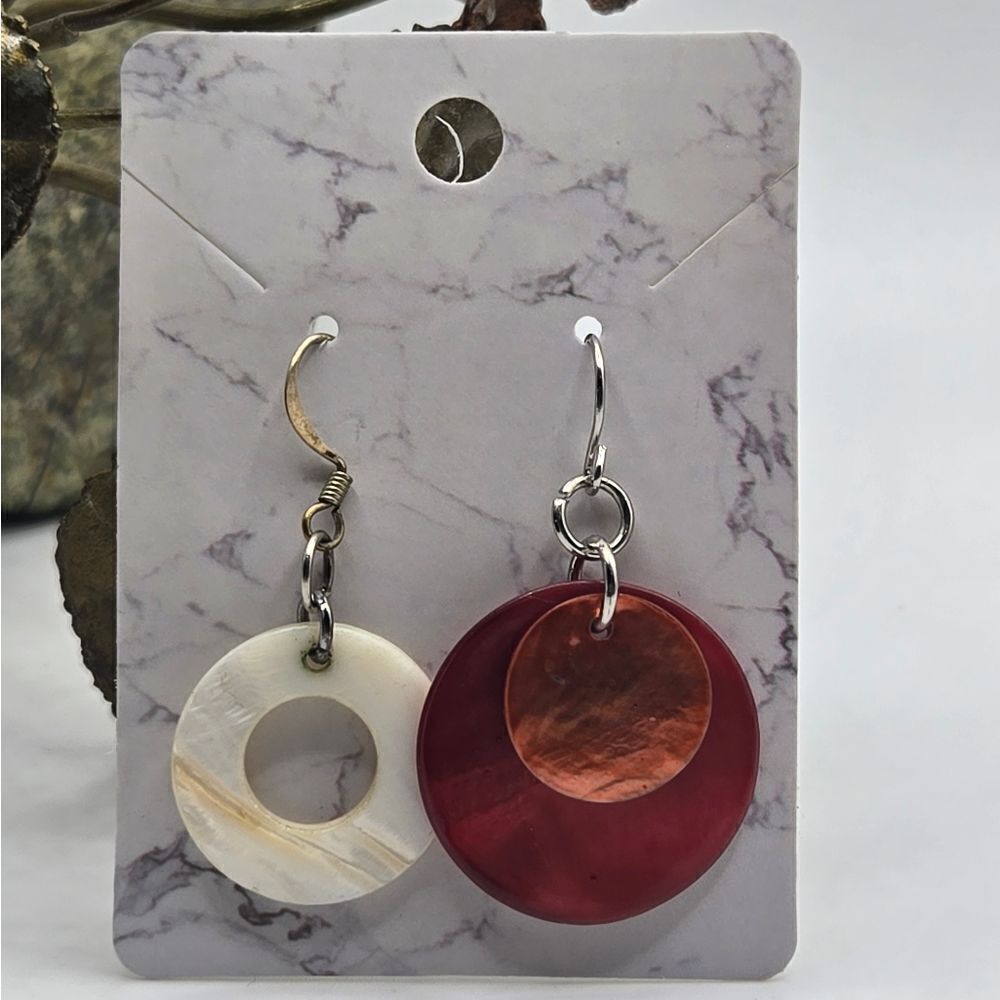 "5/$40" Pair of Mismatched Silvertone Round Shell Dangle Earrings